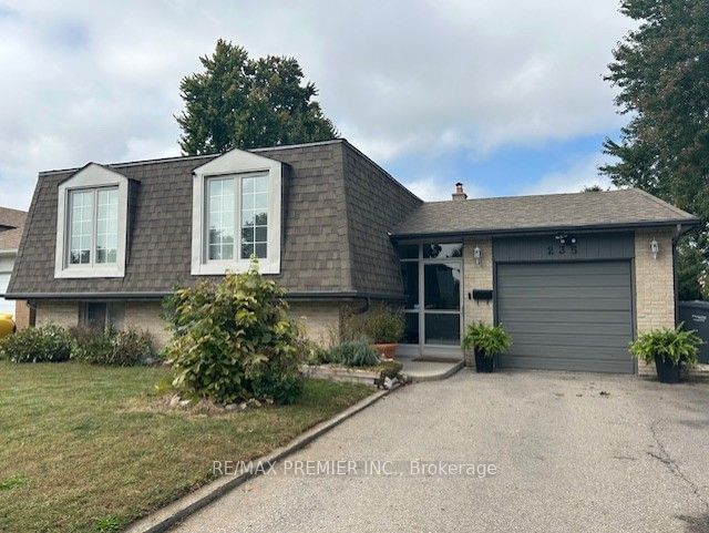 Detached House for lease at 235 Louis Drive, Mississauga, Cooksville, L5B 1Z1 - MLS: W11930063