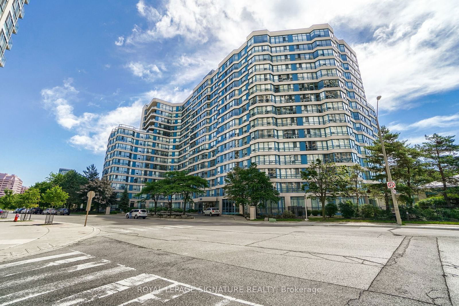 Condo for sale at 414-250 Webb Drive, Mississauga, City Centre, L5B 3Z4 - MLS: W11930113