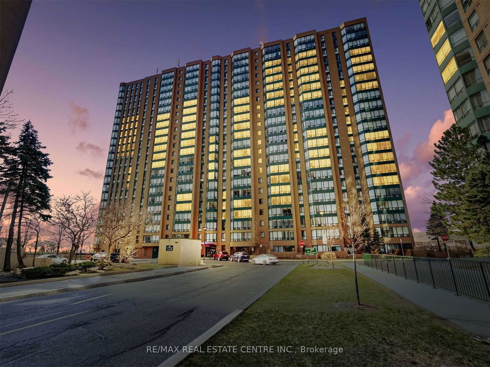 Condo for lease at 605-155 Hillcrest Avenue, Mississauga, Cooksville, L5B 3Z2 - MLS: W11930227