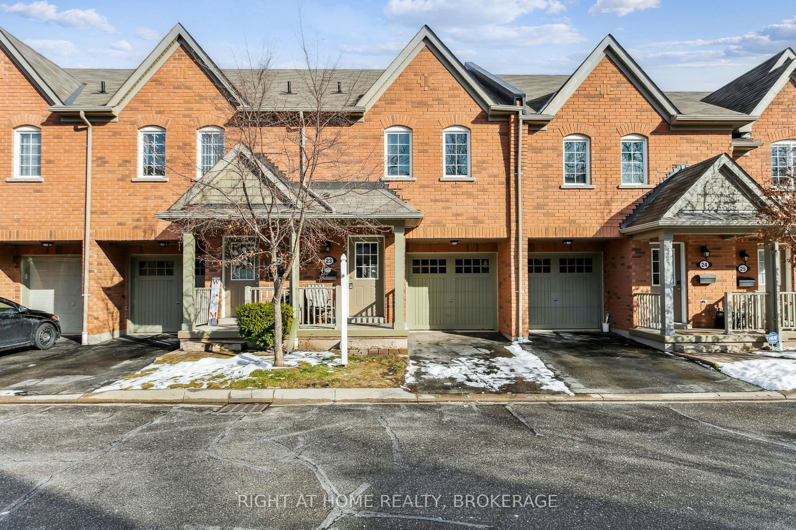 Townhouse sold at 23-233 Duskywing Way, Oakville, 1001 - BR Bronte, L6L 0C5 - MLS: W11930267