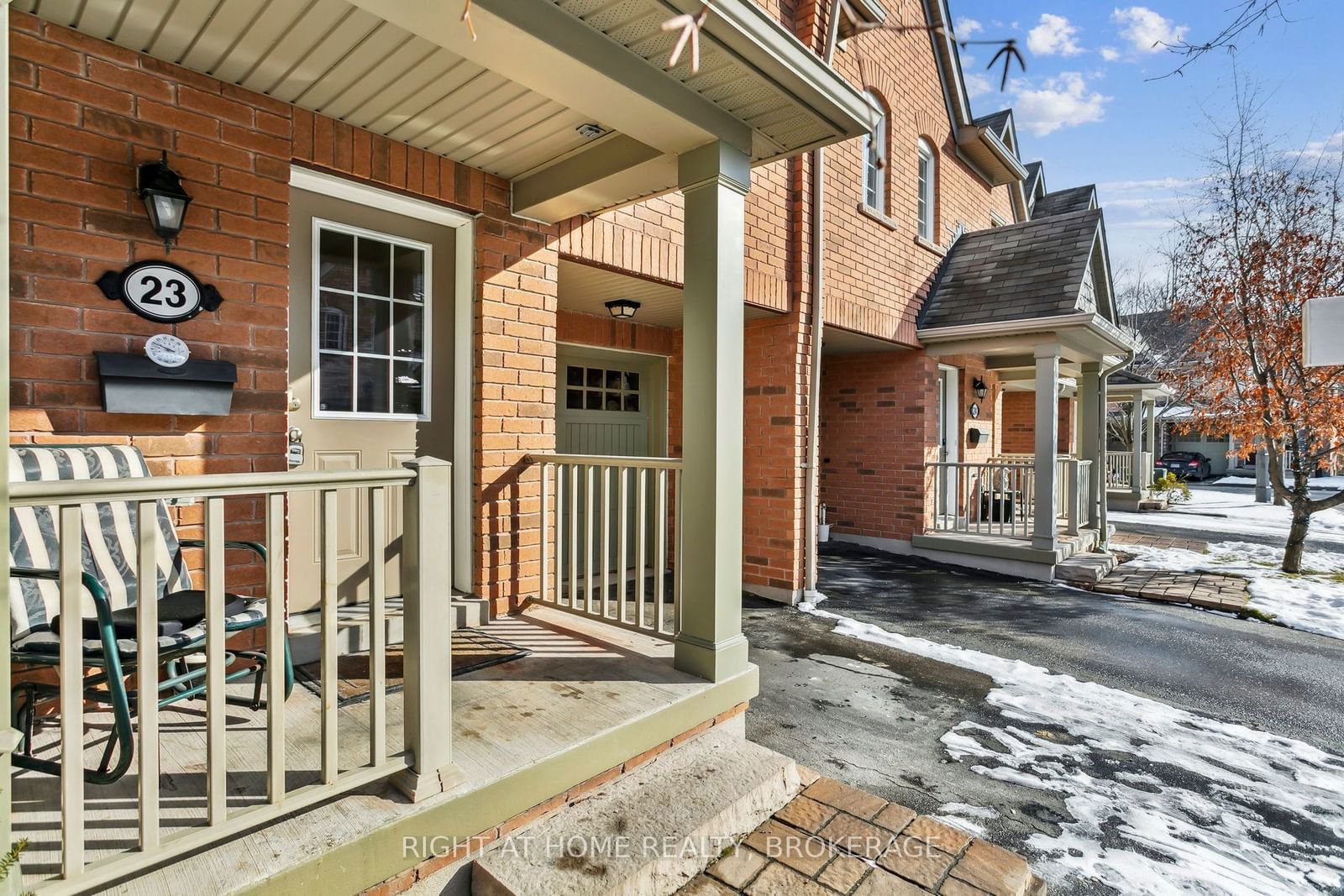 Townhouse sold at 23-233 Duskywing Way, Oakville, 1001 - BR Bronte, L6L 0C5 - MLS: W11930267