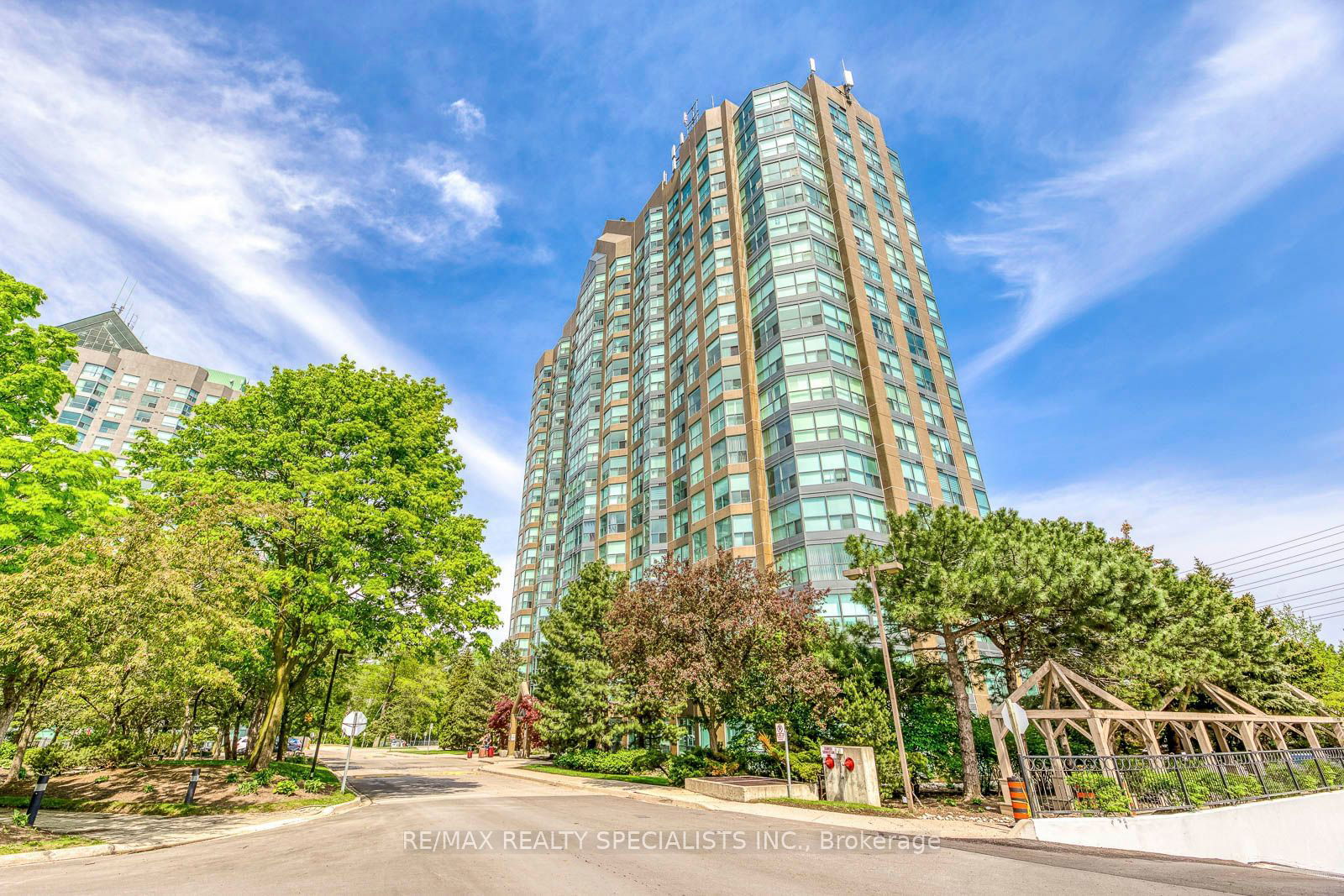 Condo for sale at 1605-2177 Burnhamthorpe Road, Mississauga, Erin Mills, L5L 5P9 - MLS: W11930356