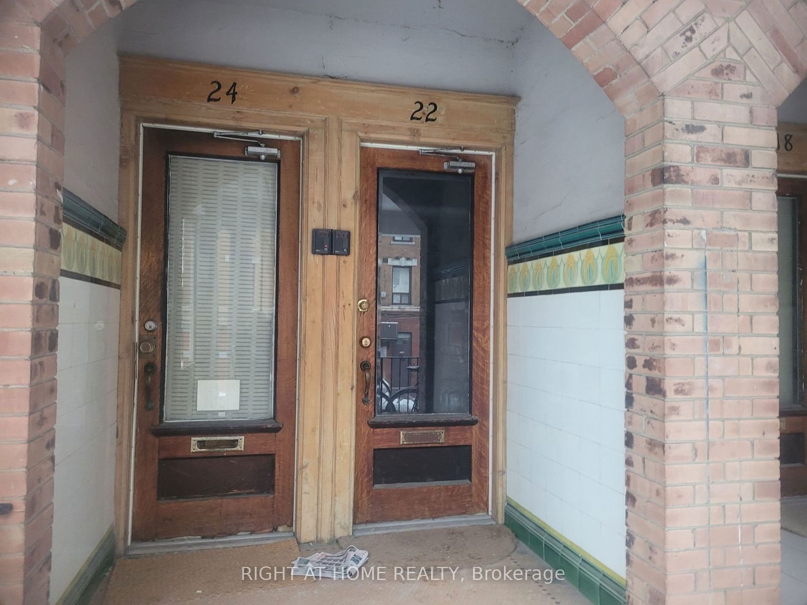 Semi-Detached House for lease at 22-120 COWAN Avenue, Toronto, South Parkdale, M6K 2N4 - MLS: W11930462