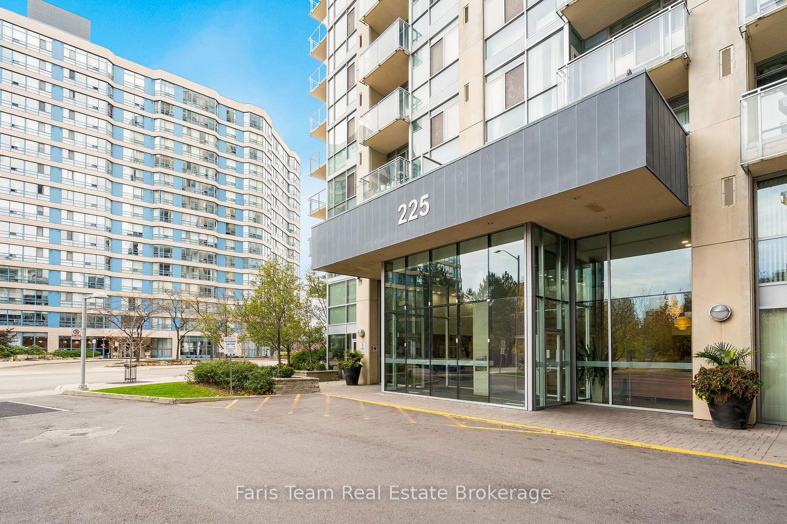 Condo for sale at 1702-225 Webb Drive, Mississauga, City Centre, L5B 4P2 - MLS: W11930593