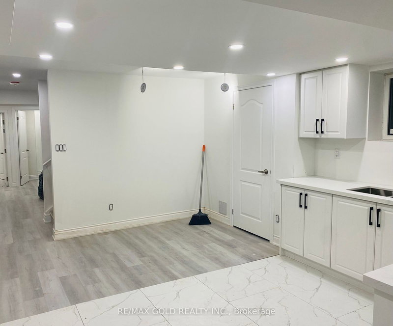 Bsmt - 9 Sugar Pearl Rd, Brampton, L6Z 0K5 | Image 2