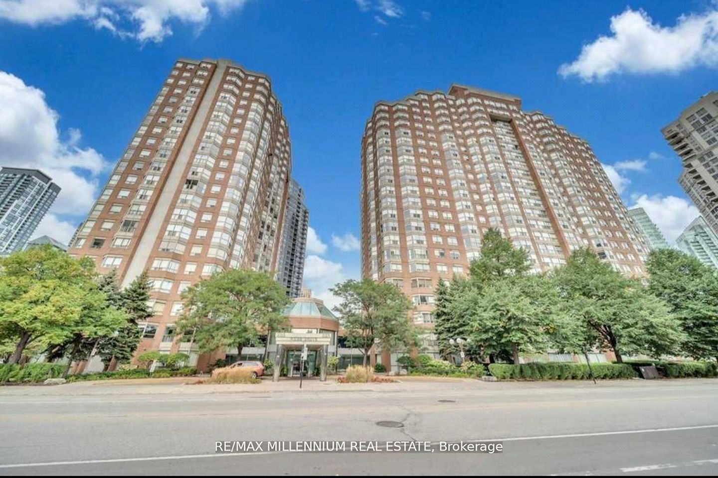 Condo leased at 504-325 Webb Drive, Mississauga, City Centre, L5B 3Z9 - MLS: W11930668