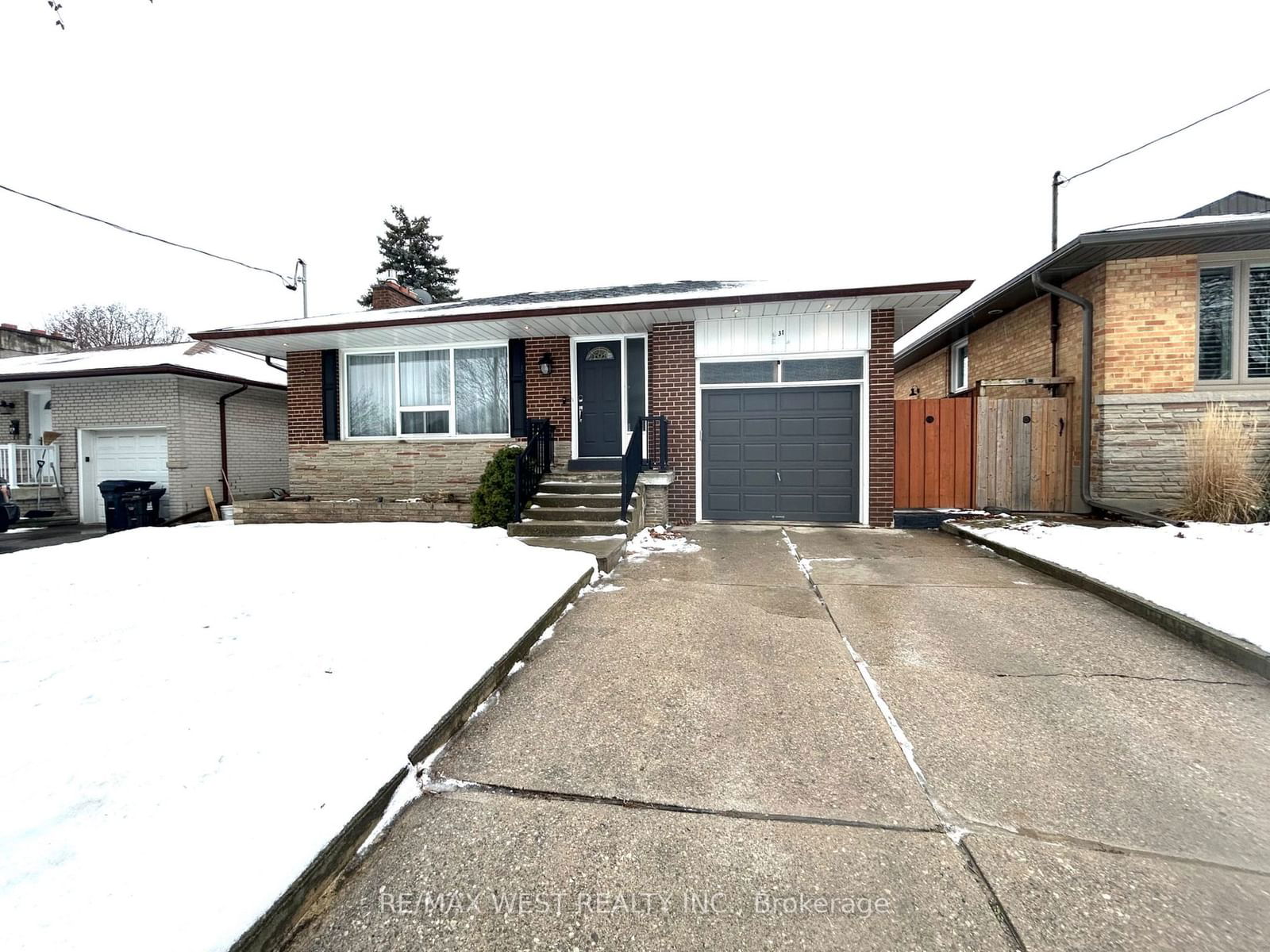 Detached House for lease at 31 Rowse Crescent, Toronto, Kingsview Village-The Westway, M9P 3L4 - MLS: W11930690