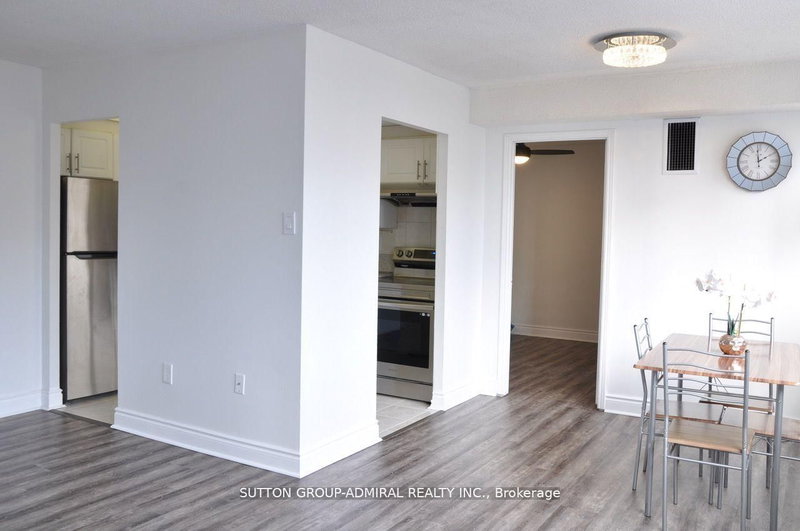 1611 - 3590 Kaneff Cres, Mississauga, L5A 3X3 | Image 3