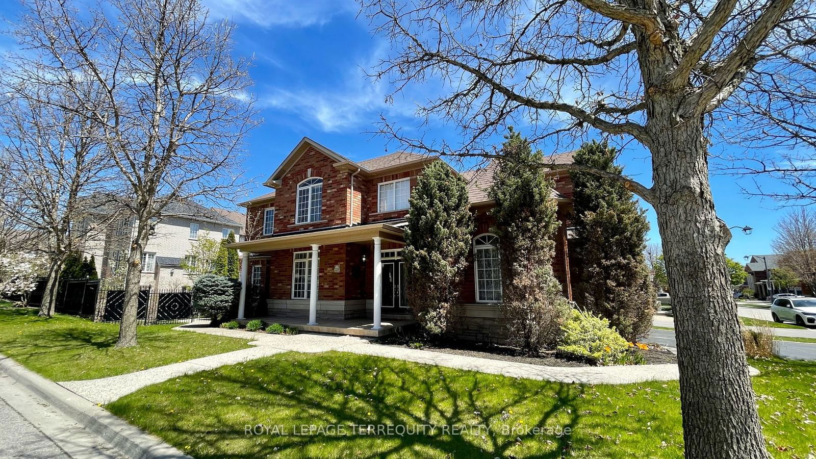 Detached House for lease at 2114 Helmsley Avenue, Oakville, West Oak Trails, L6M 4R5 - MLS: W11930940