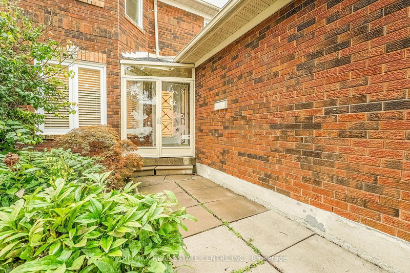 5202 Buttermill Crt, Mississauga, L5V 1S4 | Image 3