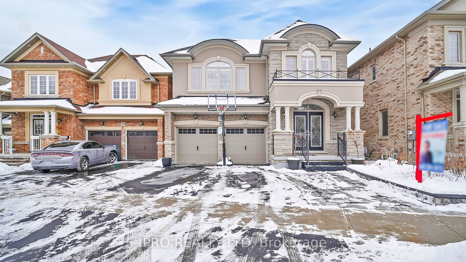 Detached House for sale at 36 Yarmouth Street, Brampton, Northwest Brampton, L7A 0C3 - MLS: W11931295