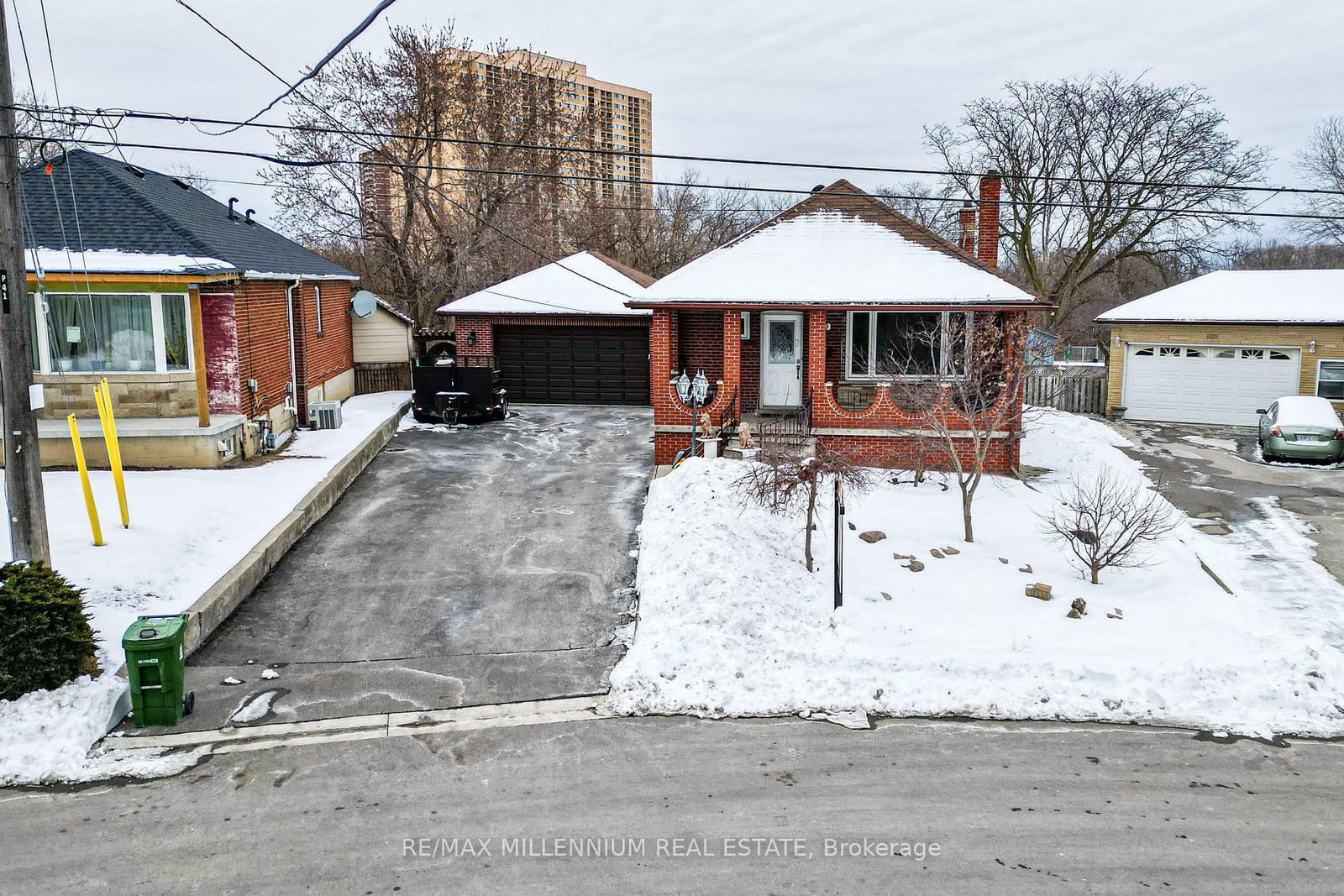 Detached House for sale at 39 Mayall Avenue, Toronto, Downsview-Roding-CFB, M3L 1E7 - MLS: W11931360