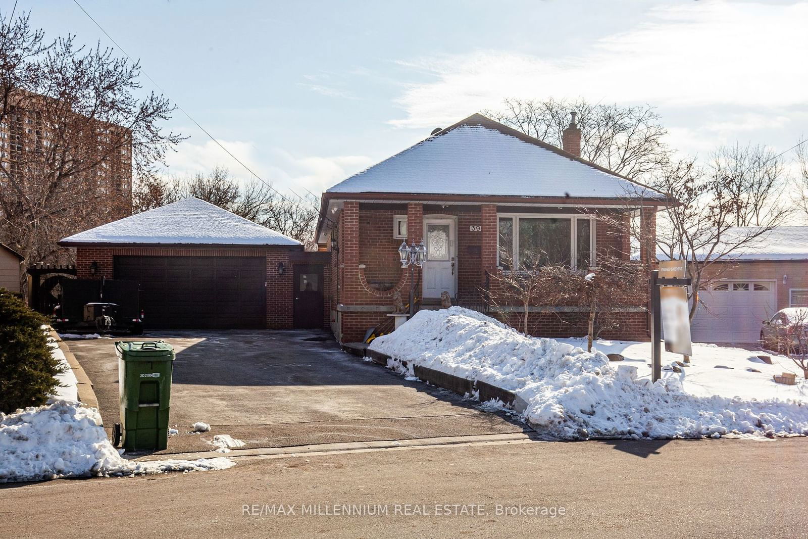 Detached House for sale at 39 Mayall Avenue, Toronto, Downsview-Roding-CFB, M3L 1E7 - MLS: W11931360