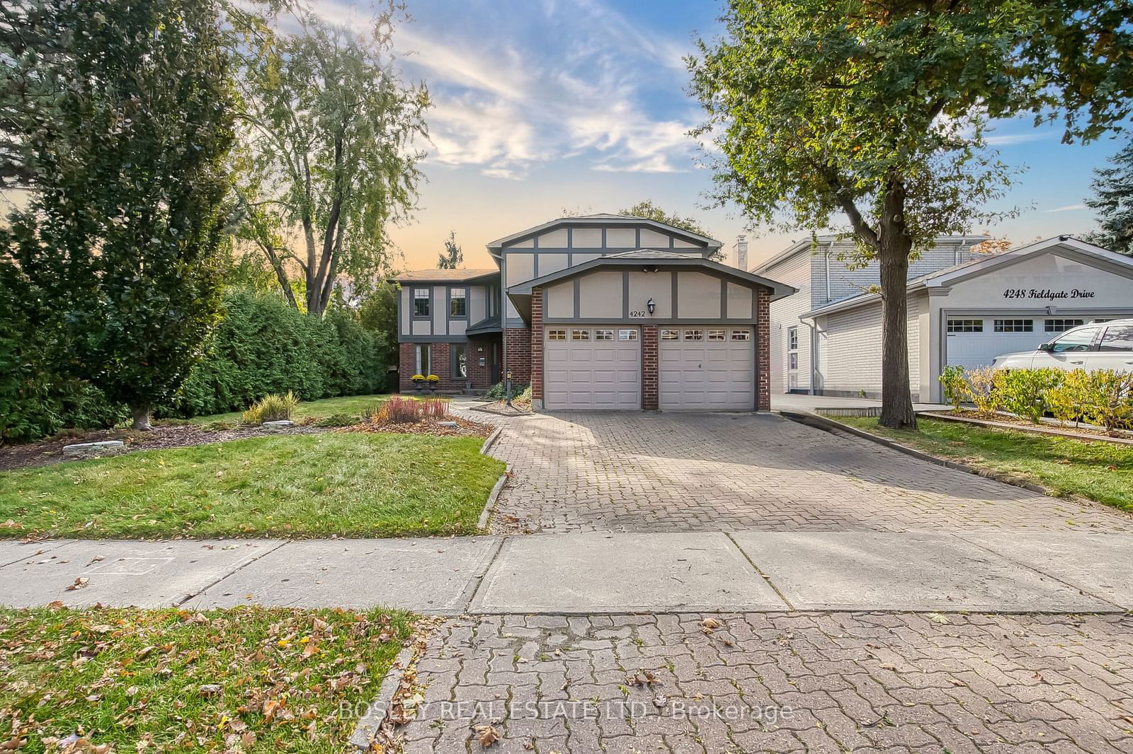 Detached House sold at 4242 Fieldgate Drive, Mississauga, Rathwood, L4W 2E2 - MLS: W11931479