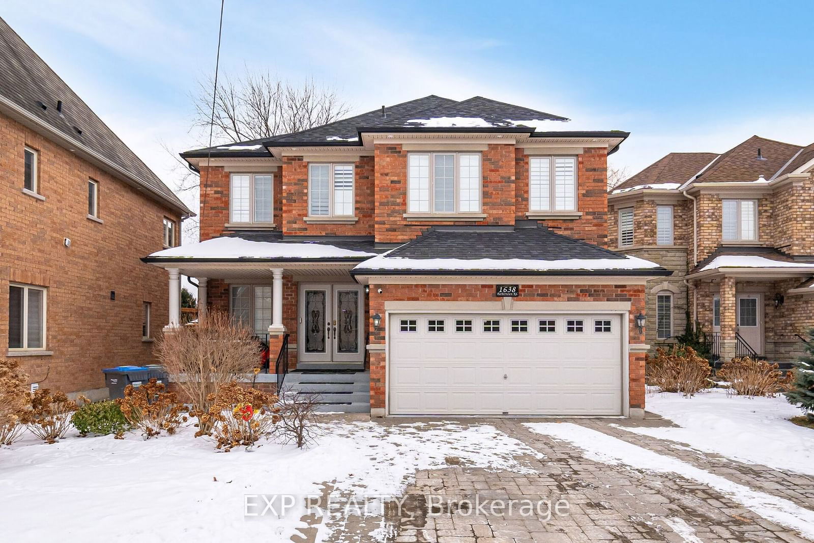 Detached House sold at 1638 Barbertown Road, Mississauga, East Credit, L5M 6J2 - MLS: W11931662