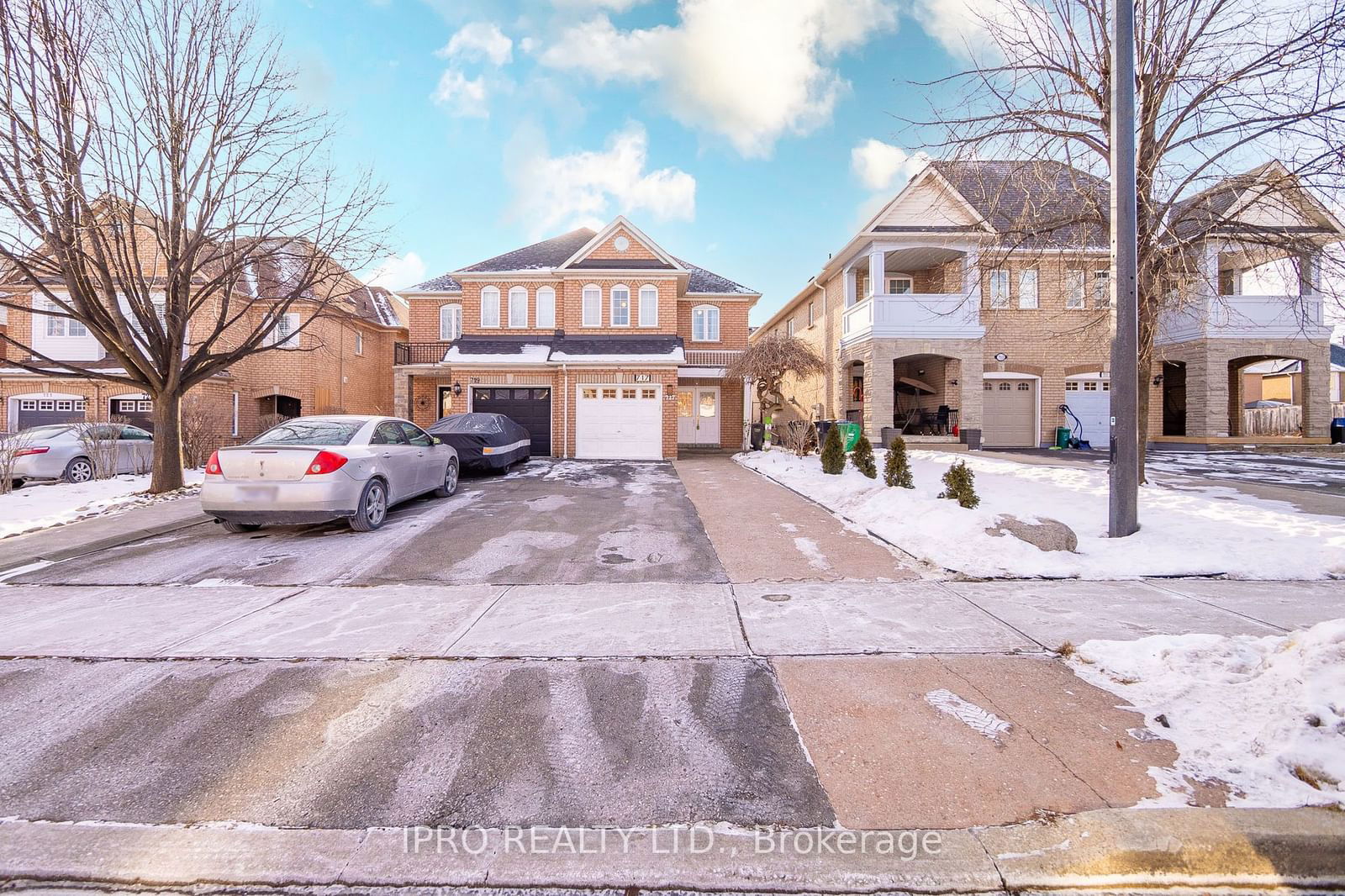 Semi-Detached House for sale at 717 Dolly Bird Lane, Mississauga, Meadowvale Village, L5W 1C7 - MLS: W11931895