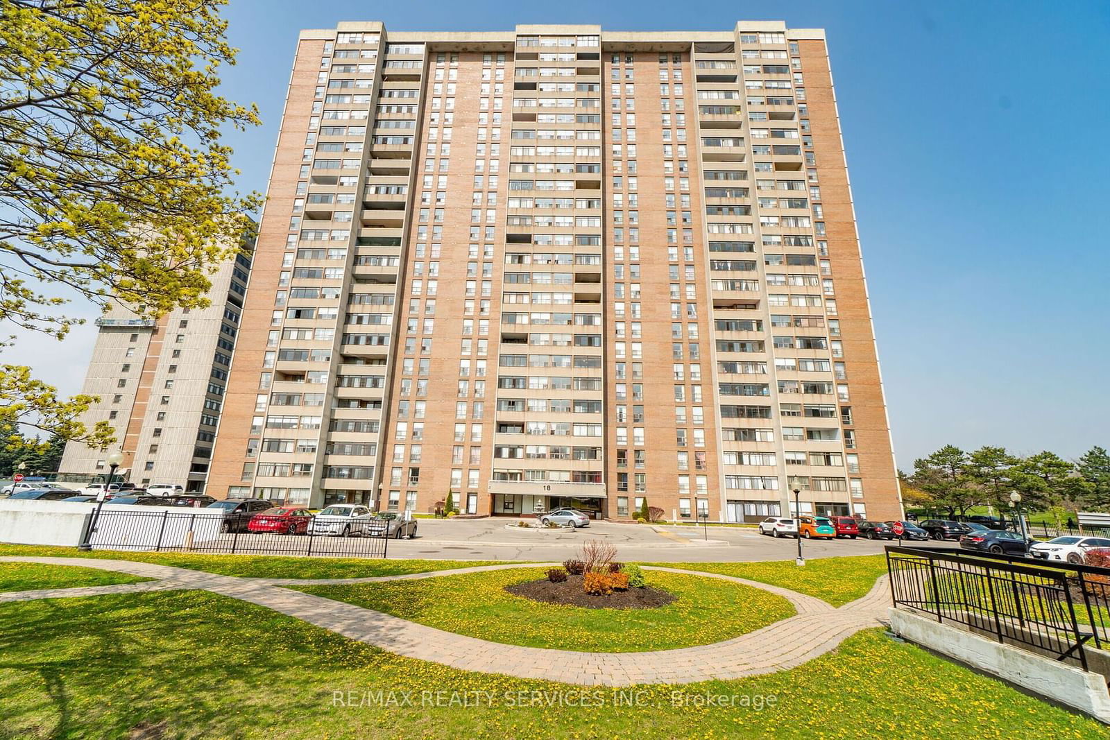 Condo for sale at 206-18 Knightsbridge Road, Brampton, Queen Street Corridor, L6T 3X5 - MLS: W11932144