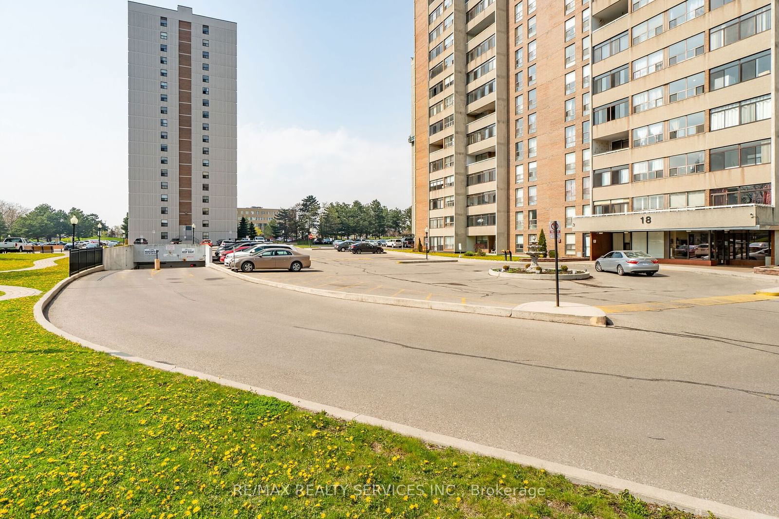 Condo for sale at 206-18 Knightsbridge Road, Brampton, Queen Street Corridor, L6T 3X5 - MLS: W11932144