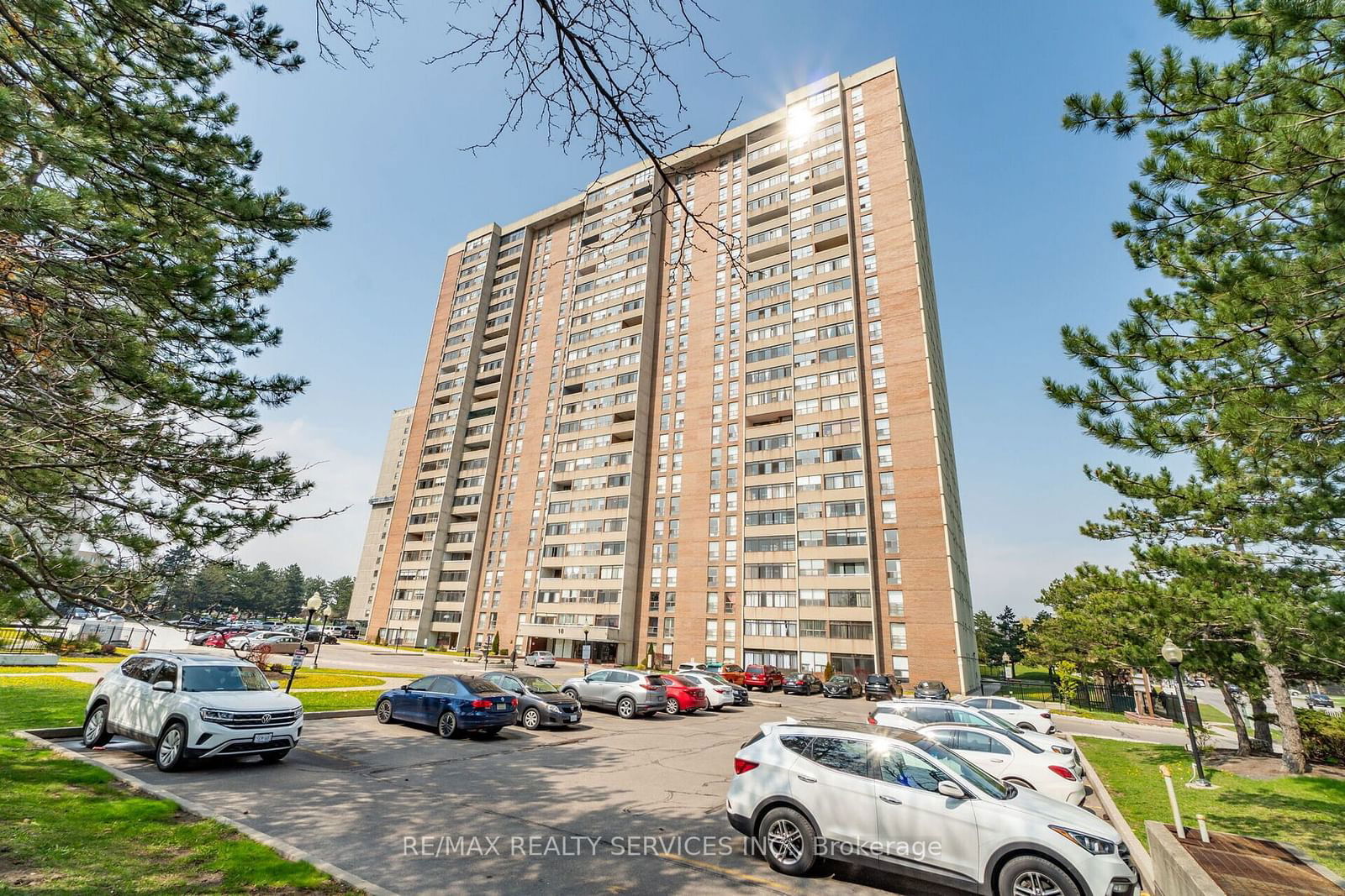 Condo for sale at 206-18 Knightsbridge Road, Brampton, Queen Street Corridor, L6T 3X5 - MLS: W11932144