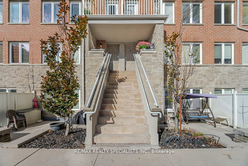 Townhouse for sale at 212-5 Richgrove Drive, Toronto, Willowridge-Martingrove-Richview, M9R 0A3 - MLS: W11932190