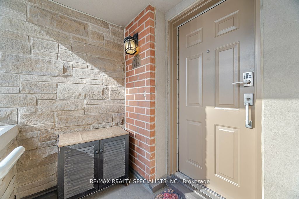 Townhouse for sale at 212-5 Richgrove Drive, Toronto, Willowridge-Martingrove-Richview, M9R 0A3 - MLS: W11932190