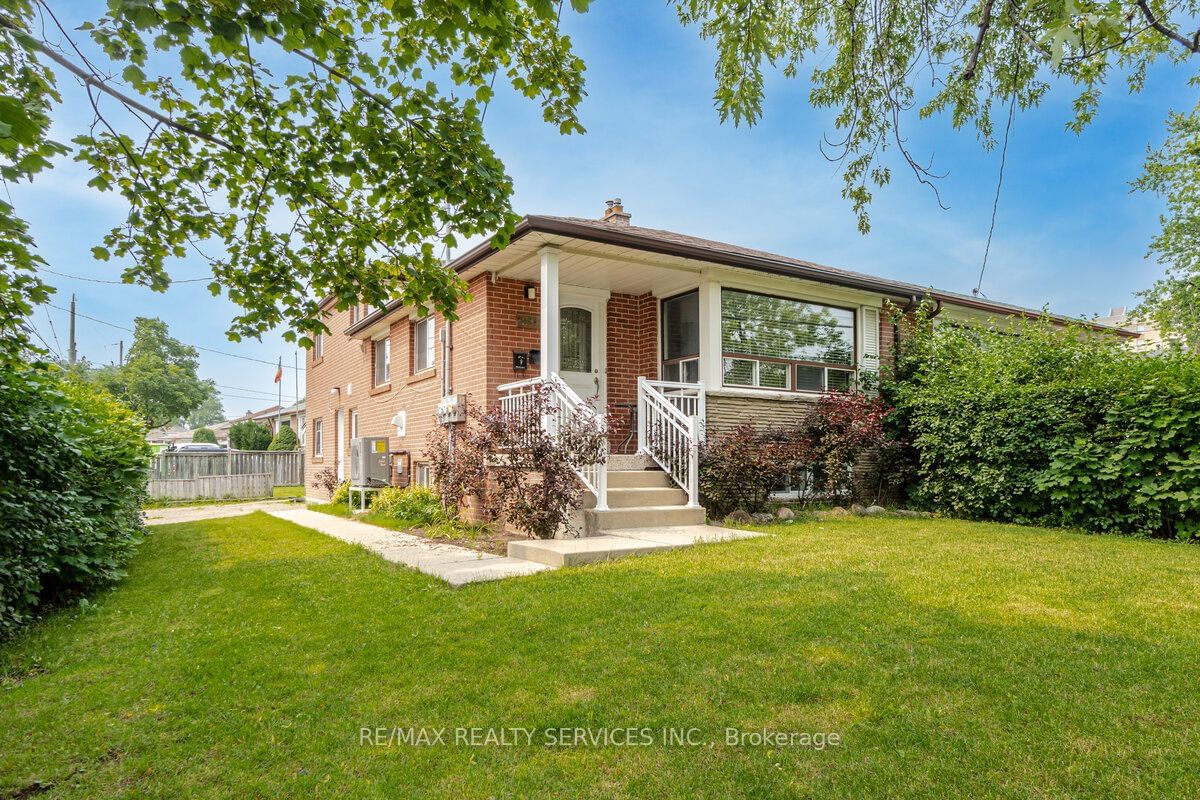 Detached House for lease at 156 Vodden Street, Brampton, Brampton North, L6V 1M8 - MLS: W11932433