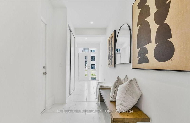 3058 Trailside Dr, Oakville, L6M 4M2 | Image 2