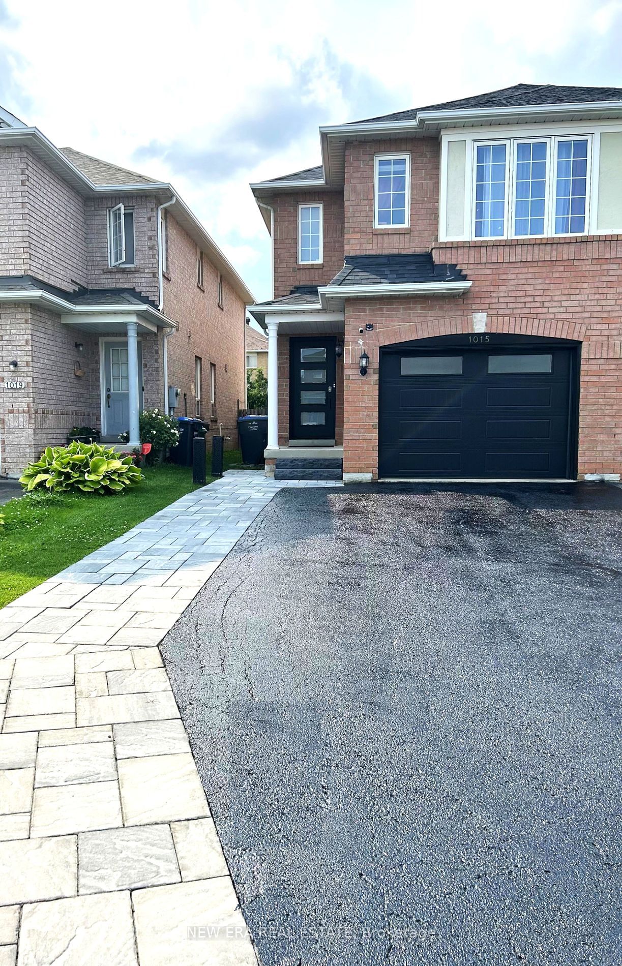 Semi-Detached House for sale at 1015 Windbrook Grve, Mississauga, East Credit, L5V 2N7 - MLS: W11932562