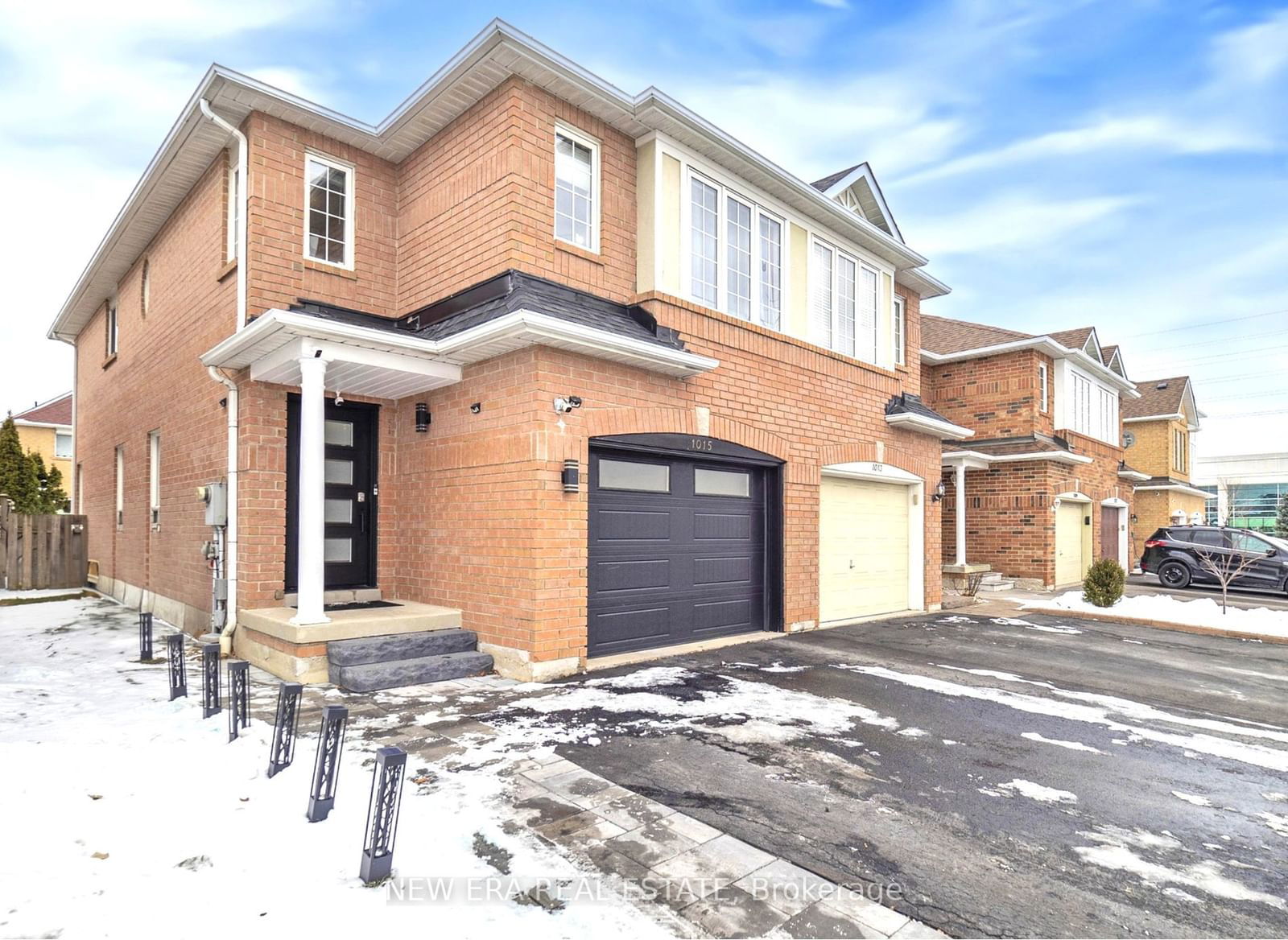 Semi-Detached House for sale at 1015 Windbrook Grve, Mississauga, East Credit, L5V 2N7 - MLS: W11932562