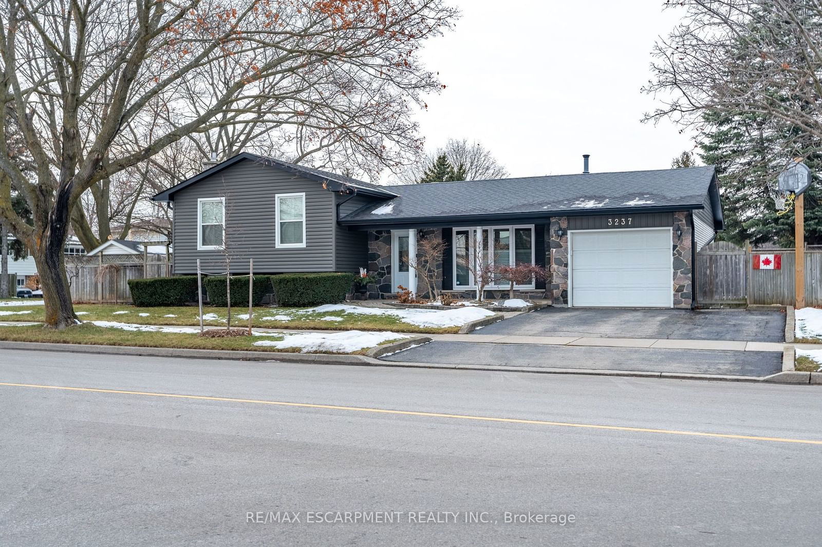 Detached House for sale at 3237 Woodward Avenue, Burlington, Roseland, L7N 2M6 - MLS: W11932648