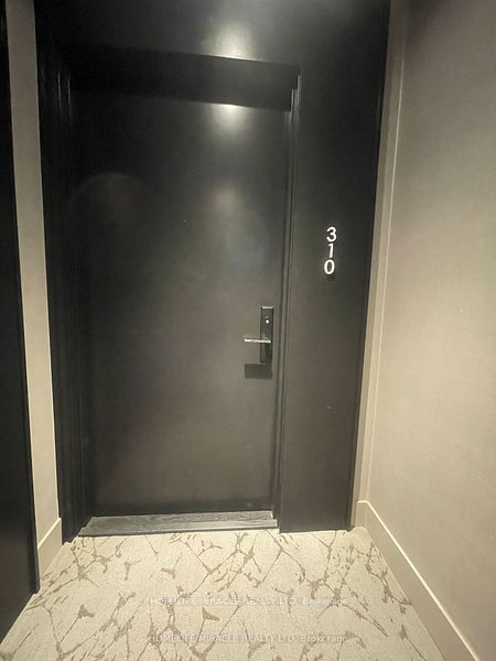 home for lease on 310-270 Dufferin Street