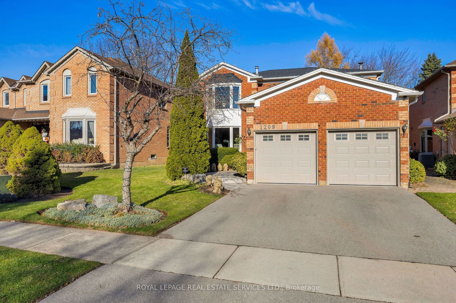 Detached House for sale at 1209 Bowman Drive, Oakville, 1007 - GA Glen Abbey, L6M 2T4 - MLS: W11932914