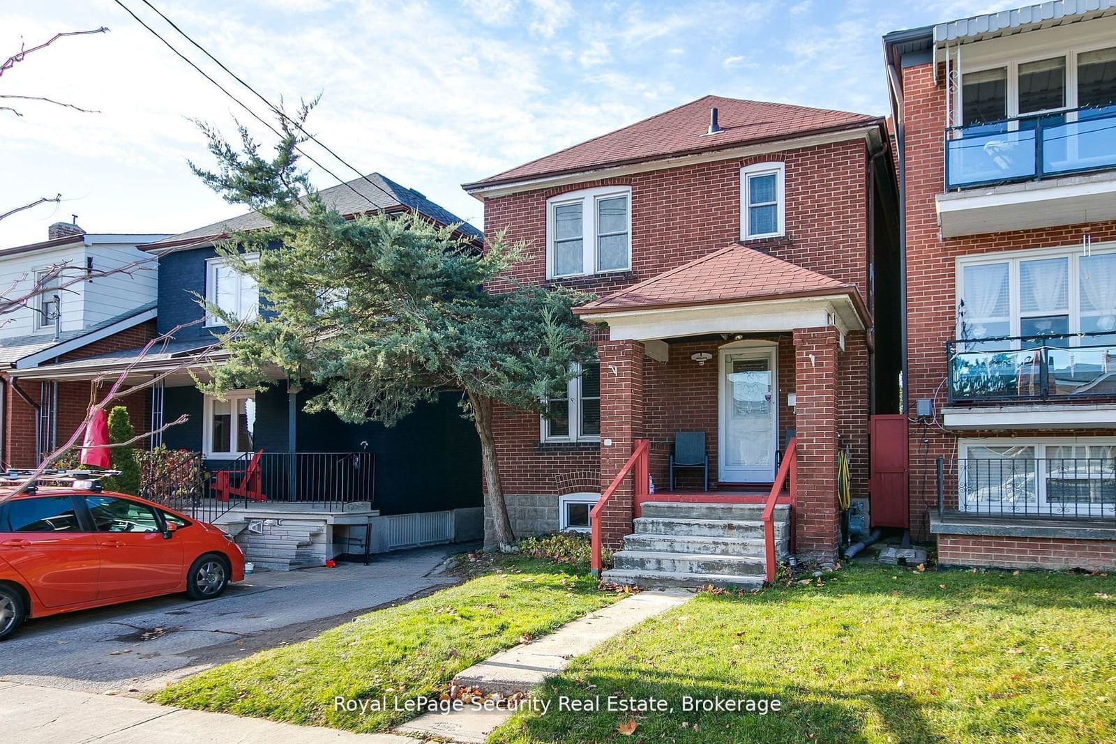 Detached House sold at 94 Fairbank Avenue, Toronto, Briar Hill-Belgravia, M6E 3Y7 - MLS: W11933527