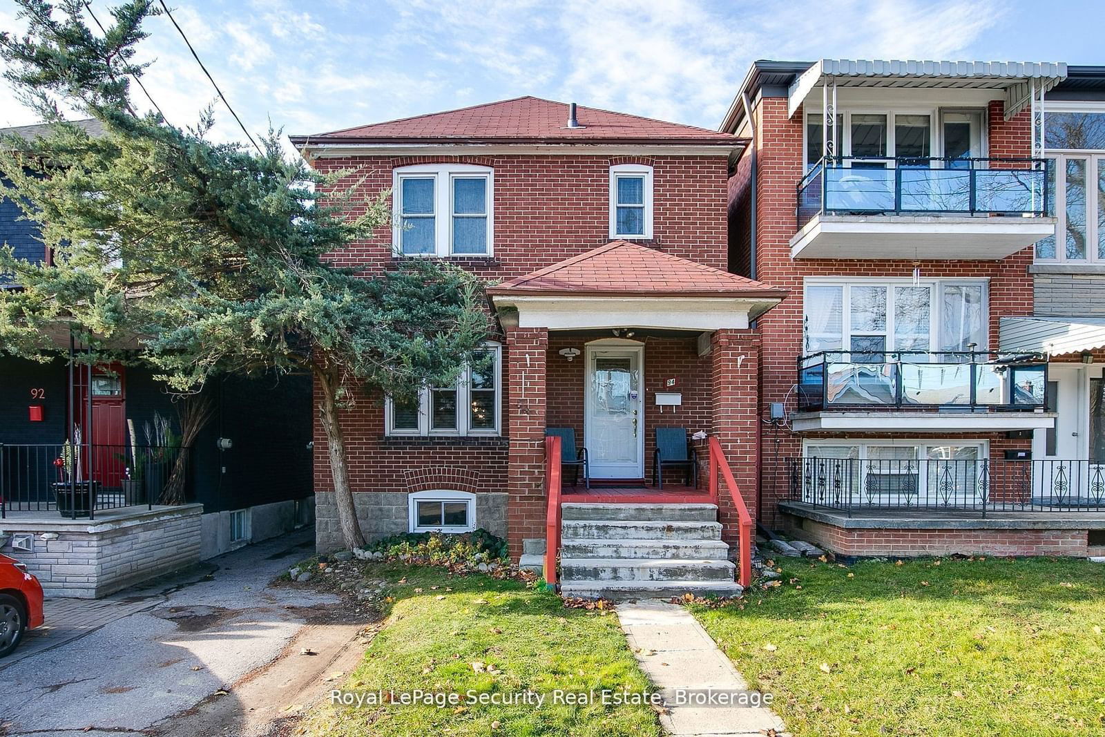 Detached House sold at 94 Fairbank Avenue, Toronto, Briar Hill-Belgravia, M6E 3Y7 - MLS: W11933527