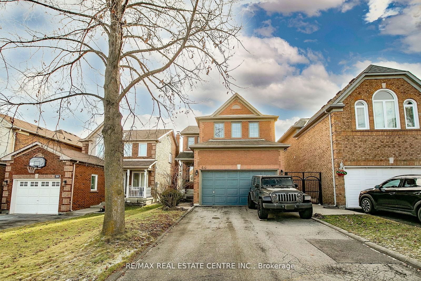 Detached House for sale at 40 Rocky Mountain Crescent, Brampton, Sandringham-Wellington, L6R 1E7 - MLS: W11933649