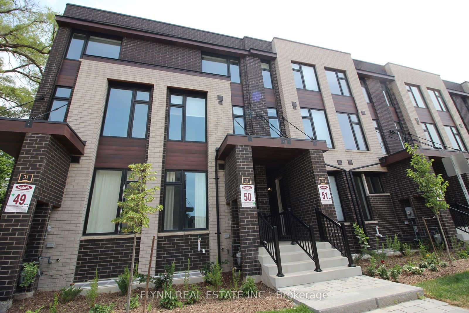 Townhouse leased at 2-33 Creekbank Road, Toronto, Rustic, M6L 1C7 - MLS: W11933717