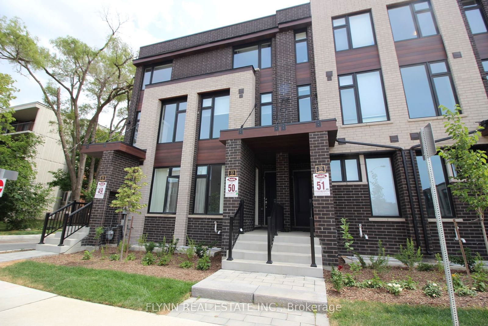 Townhouse leased at 2-33 Creekbank Road, Toronto, Rustic, M6L 1C7 - MLS: W11933717