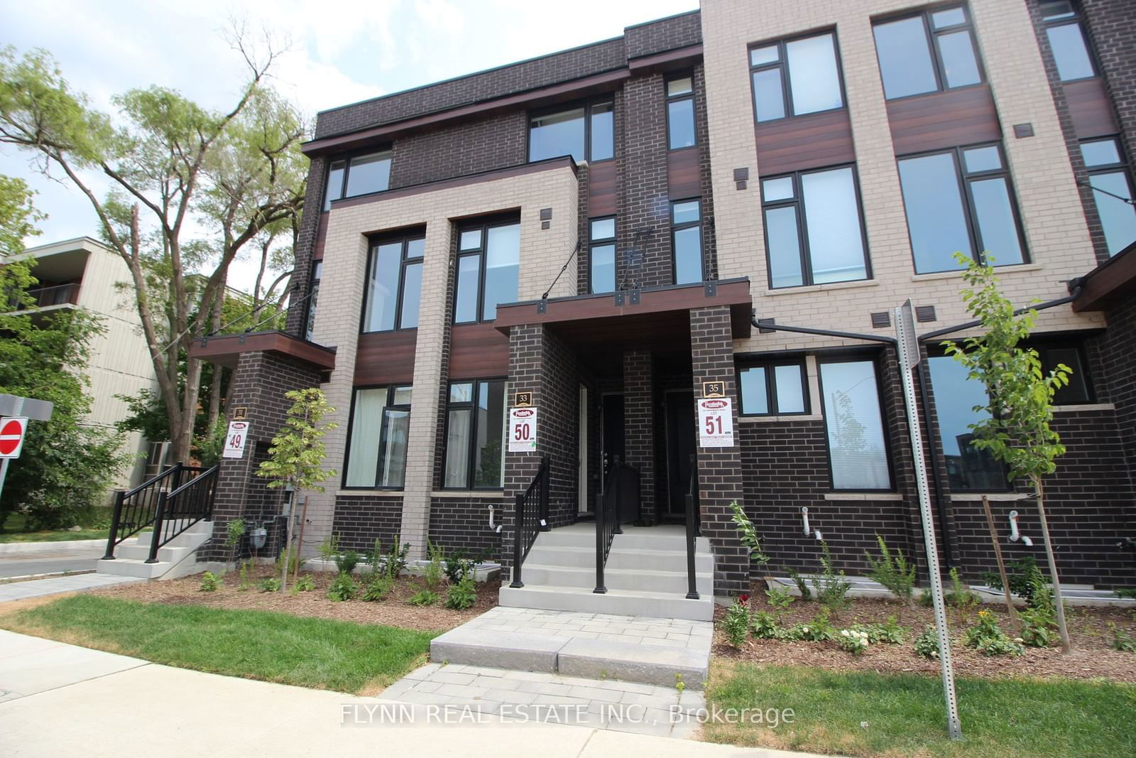 Townhouse leased at 2-33 Creekbank Road, Toronto, Rustic, M6L 1C7 - MLS: W11933717