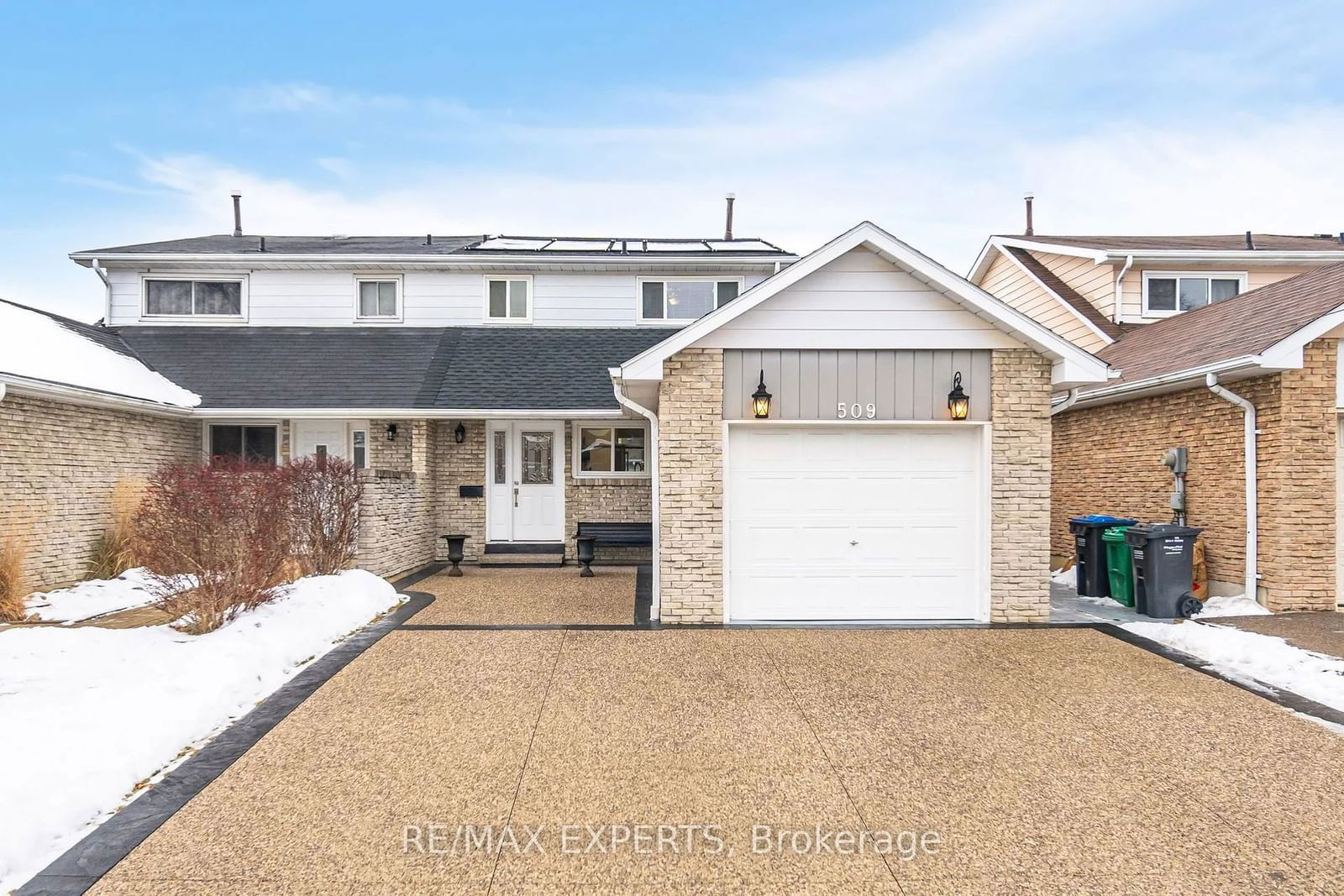 Semi-Detached House sold at 509 Cavell Drive, Mississauga, Cooksville, L5B 2P2 - MLS: W11933793