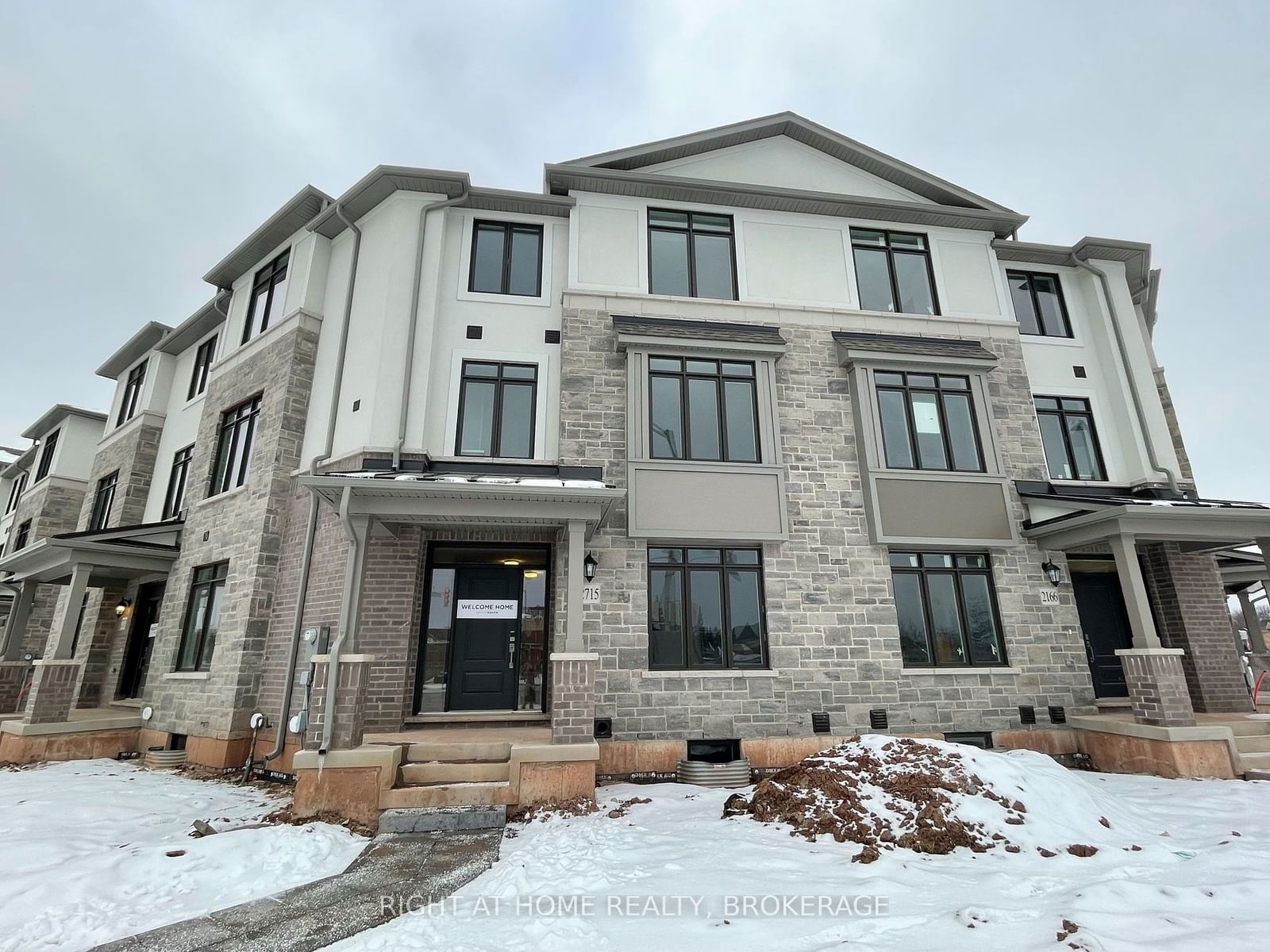 Townhouse for lease at 2715 WESTOAK Trail, Oakville, 1019 - WM Westmount, L6M 5T1 - MLS: W11933799