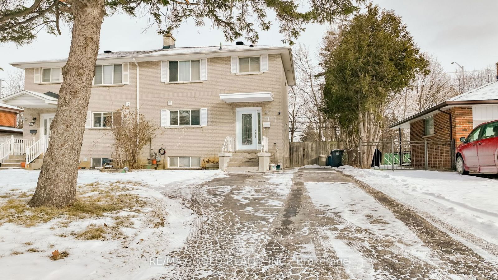 Semi-Detached House for sale at 11 Autumn Boulevard, Brampton, Avondale, L6T 2V3 - MLS: W11933896