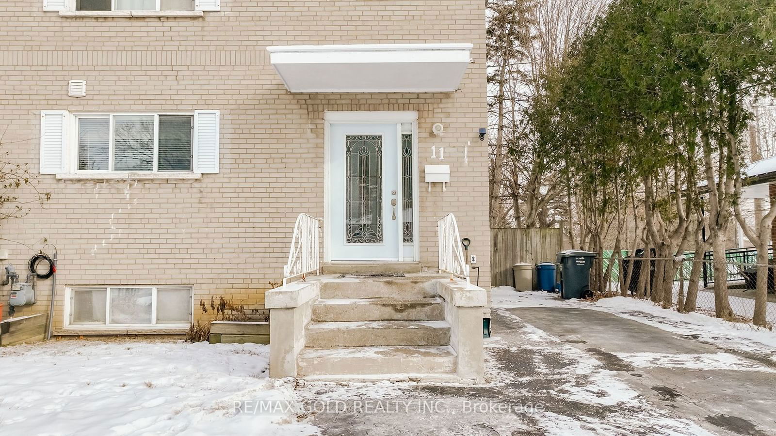 Semi-Detached House for sale at 11 Autumn Boulevard, Brampton, Avondale, L6T 2V3 - MLS: W11933896