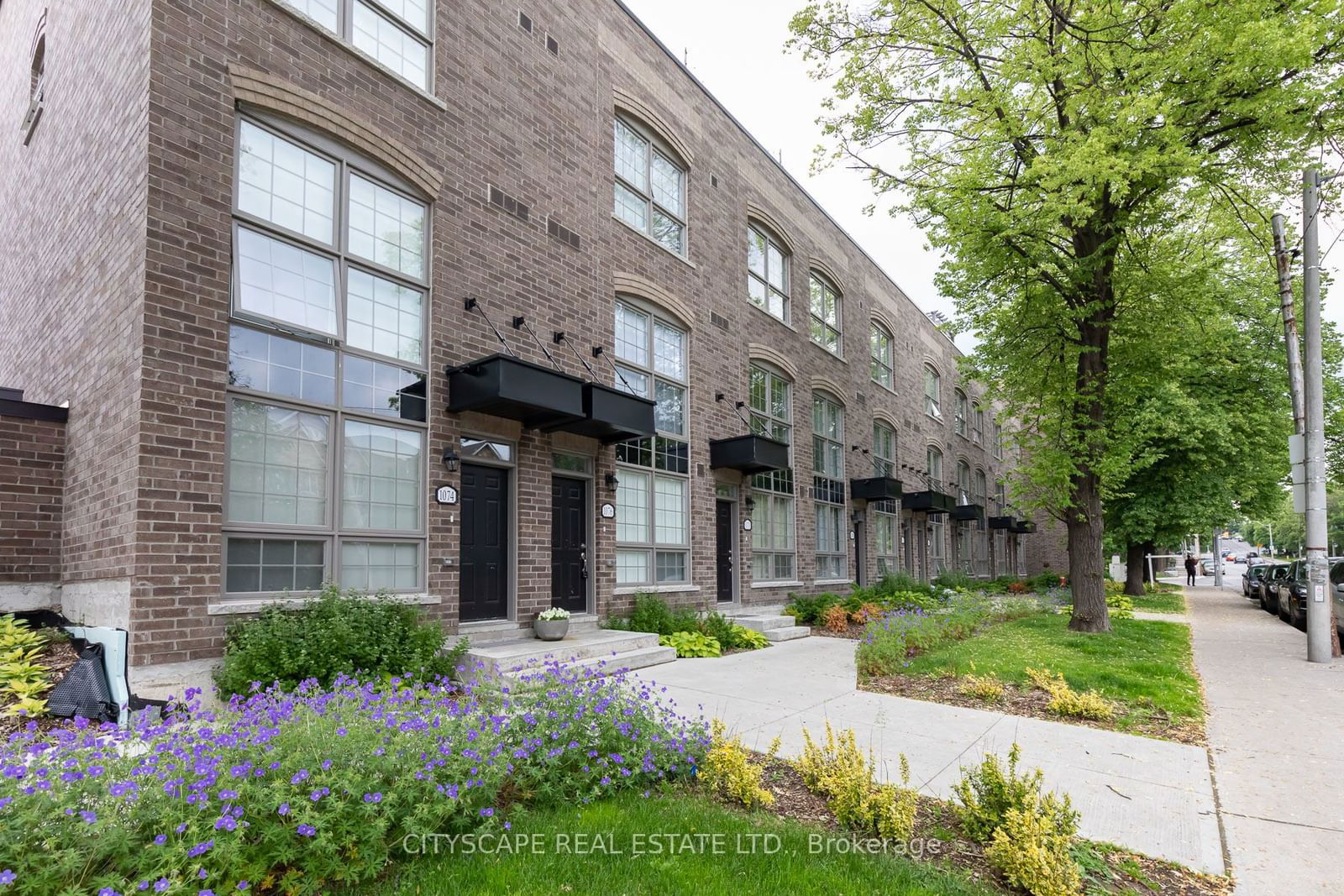 Townhouse for lease at 52-220 Brandon Avenue, Toronto, Dovercourt-Wallace Emerson-Junction, M6H 0C5 - MLS: W11933944