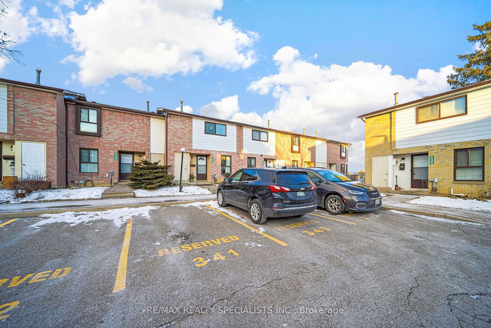 Townhouse for sale at 344 Fleetwood Crescent, Brampton, Southgate, L6T 2E7 - MLS: W11933971