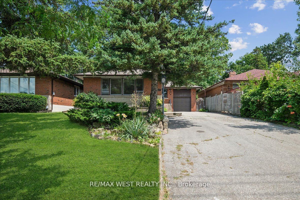 Detached House for sale at 3027 Weston Road, Toronto, Humberlea-Pelmo Park W5, M9M 2T1 - MLS: W11934031