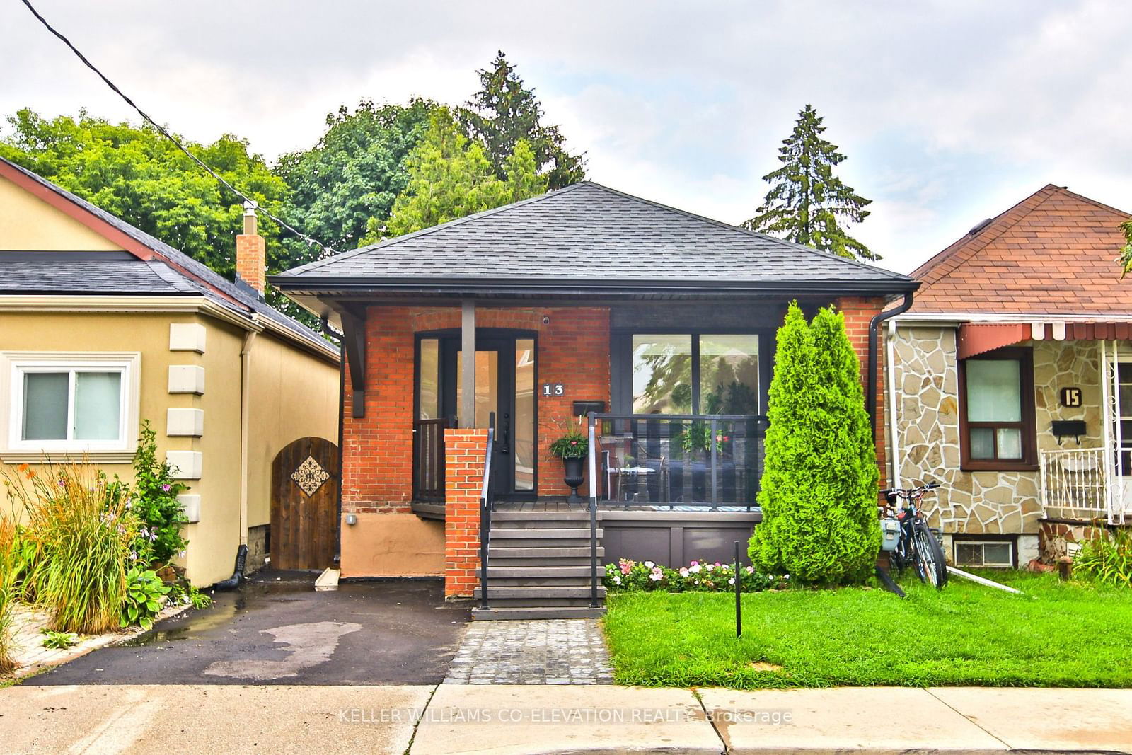 Detached House for lease at 13 Beechwood Avenue, Toronto, Rockcliffe-Smythe, M6N 4S9 - MLS: W11934119