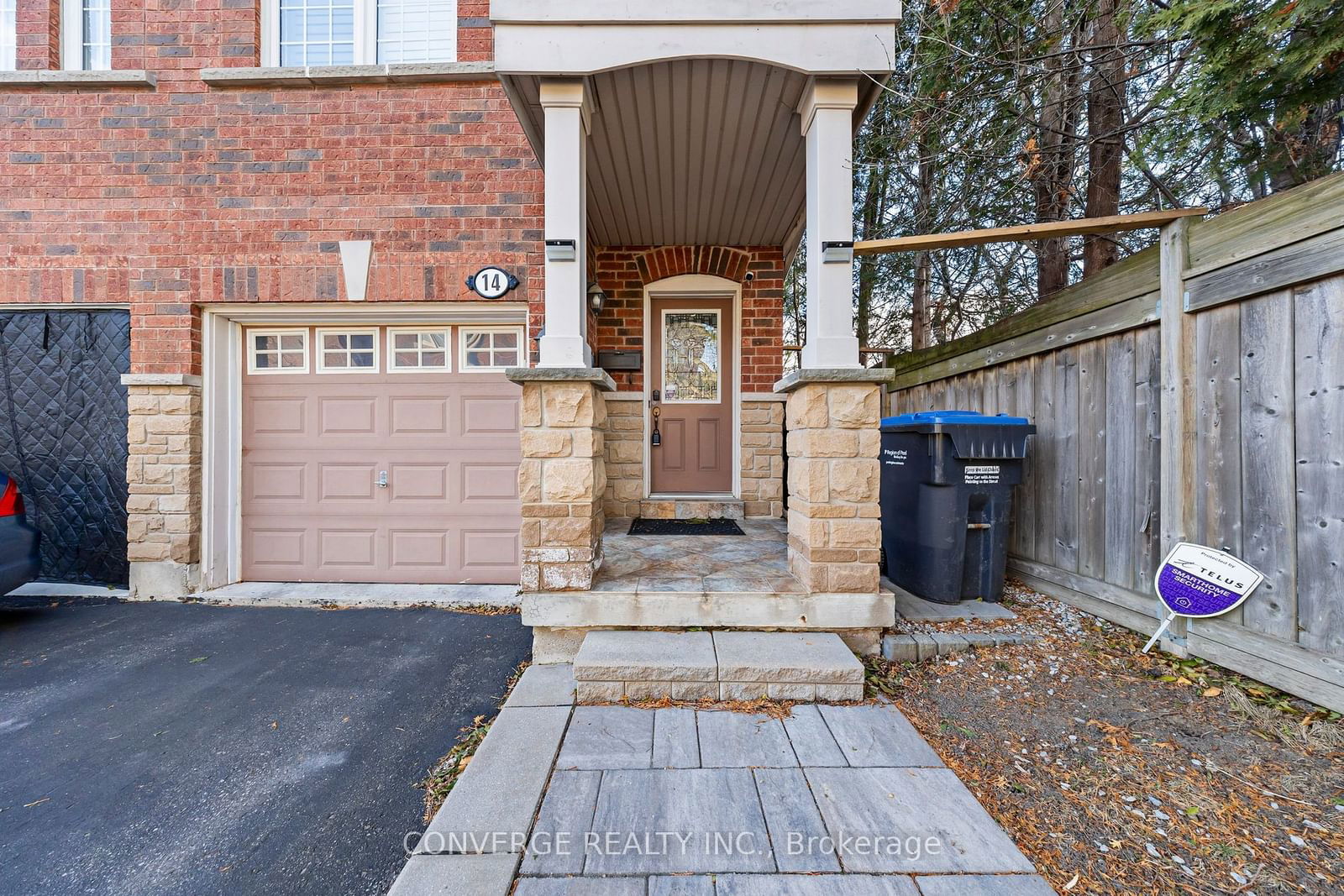 Townhouse for sale at 14 Gemstone Lane, Brampton, Downtown Brampton, L6X 0H1 - MLS: W11934711