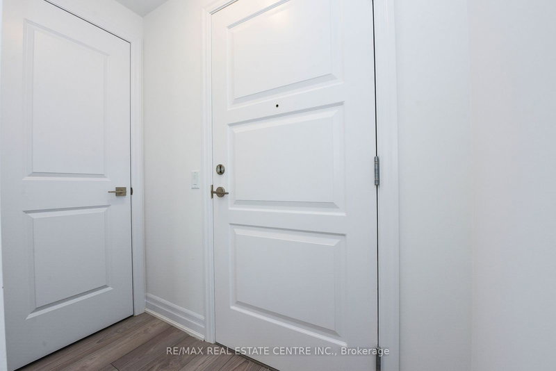 3209 - 36 Elm Dr W, Mississauga, L5B 1L9 | Image 3