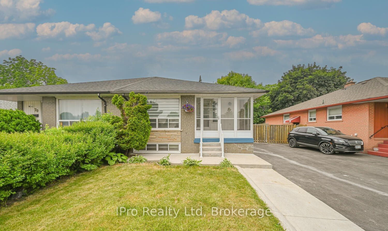 Semi-Detached House for lease at 68 AVONDALE Boulevard, Brampton, Avondale, L6T 1H4 - MLS: W11934944