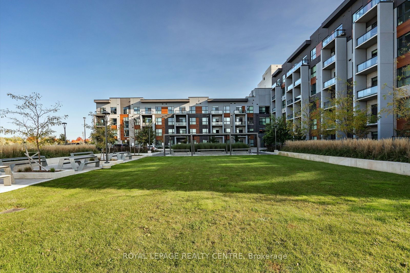 Condo for sale at 612-95 Dundas Street, Oakville, Rural Oakville, L6M 5N4 - MLS: W11935154